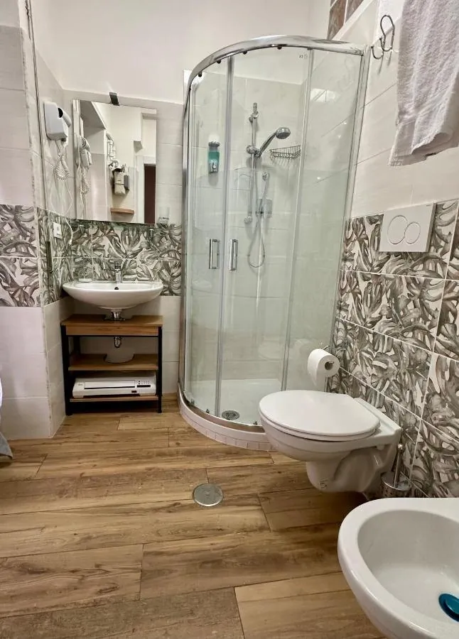 Bagno privato con doccia, lavabo e bidet